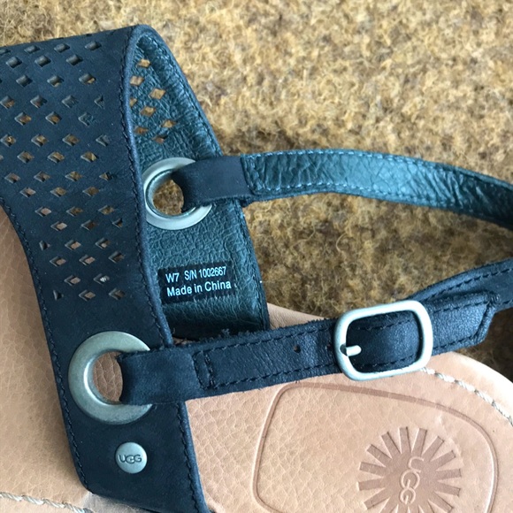 Ugg Australian Vivian II Black Leather Laser Cut , Sling Back Sandals Size 7 - Picture 8 of 9